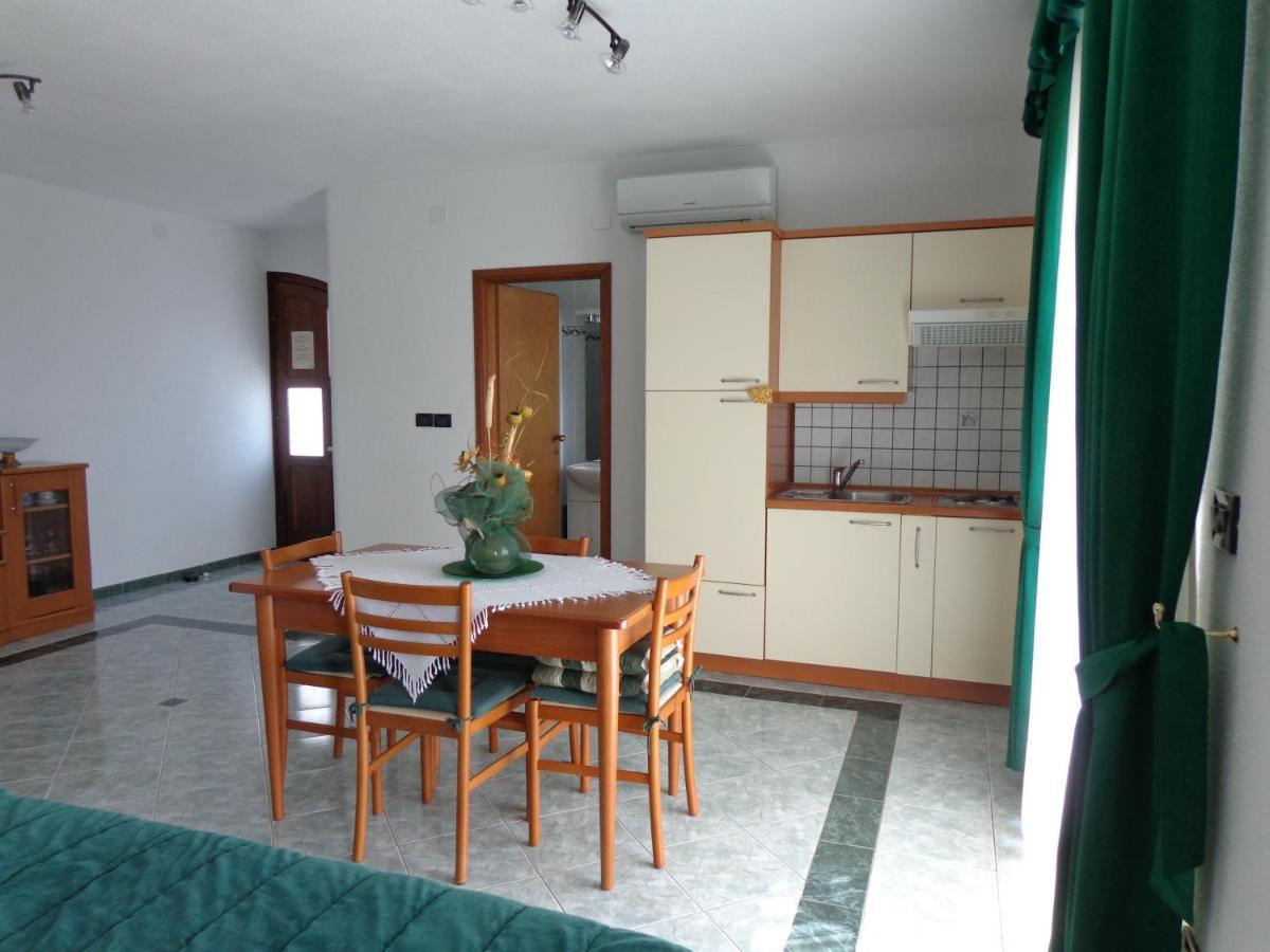 Apartmens Alenka Rovigno Camera foto