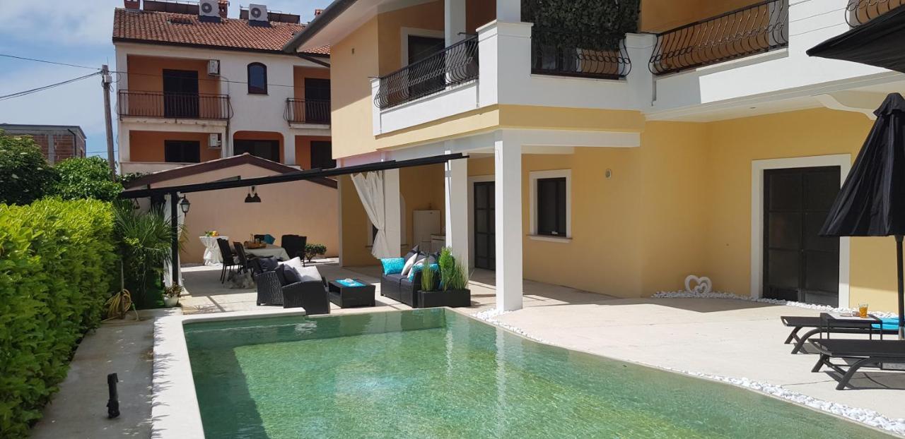 Apartmens Alenka Rovigno Esterno foto