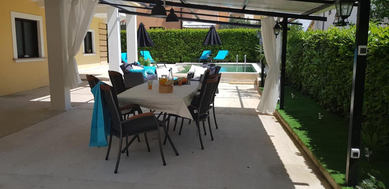 Apartmens Alenka Rovigno Esterno foto