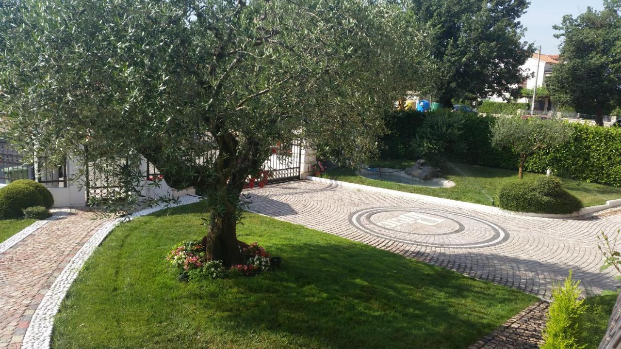 Apartmens Alenka Rovigno Esterno foto